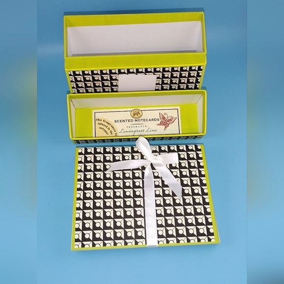 Michel Design Works Scented Note Cards Lemongrass Lime Aromatherapy Set of 12 - Picture 1 of 10